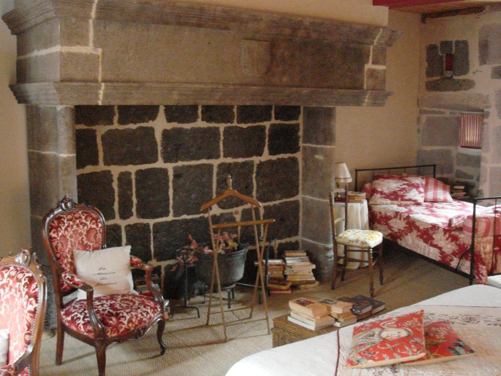 La Maison De Justine Murat (Cantal) Exterior photo